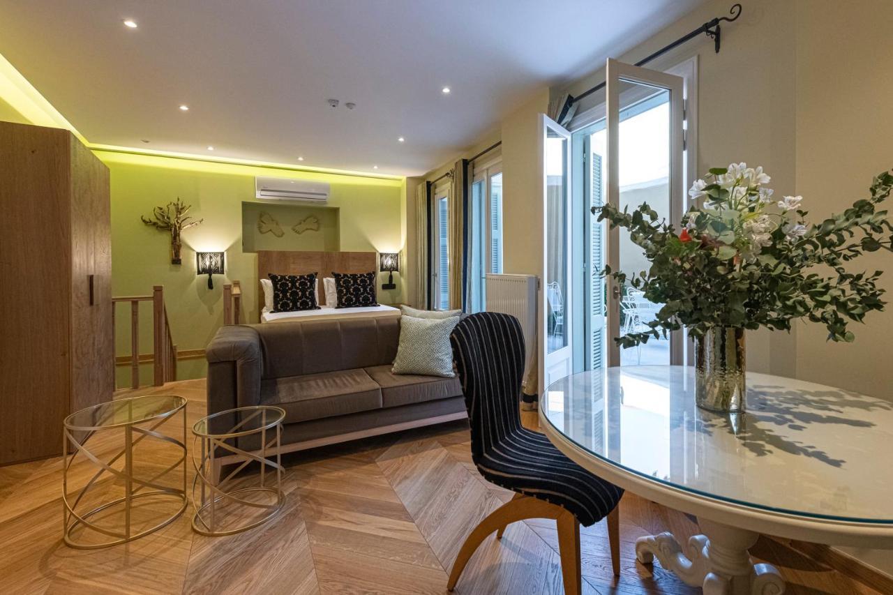 Ipelhome - Plaka Boutique Apartments Athen Exterior foto