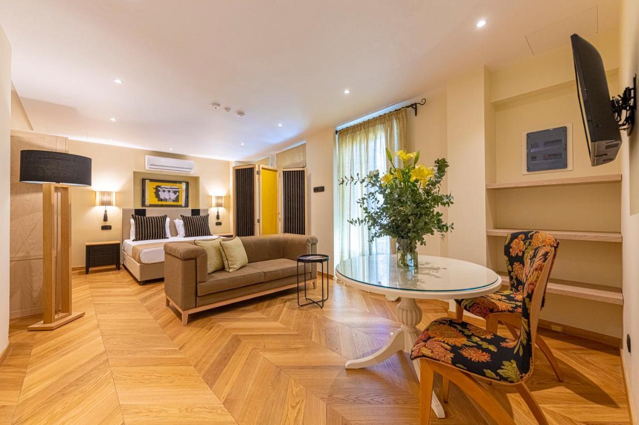 Ipelhome - Plaka Boutique Apartments Athen Exterior foto