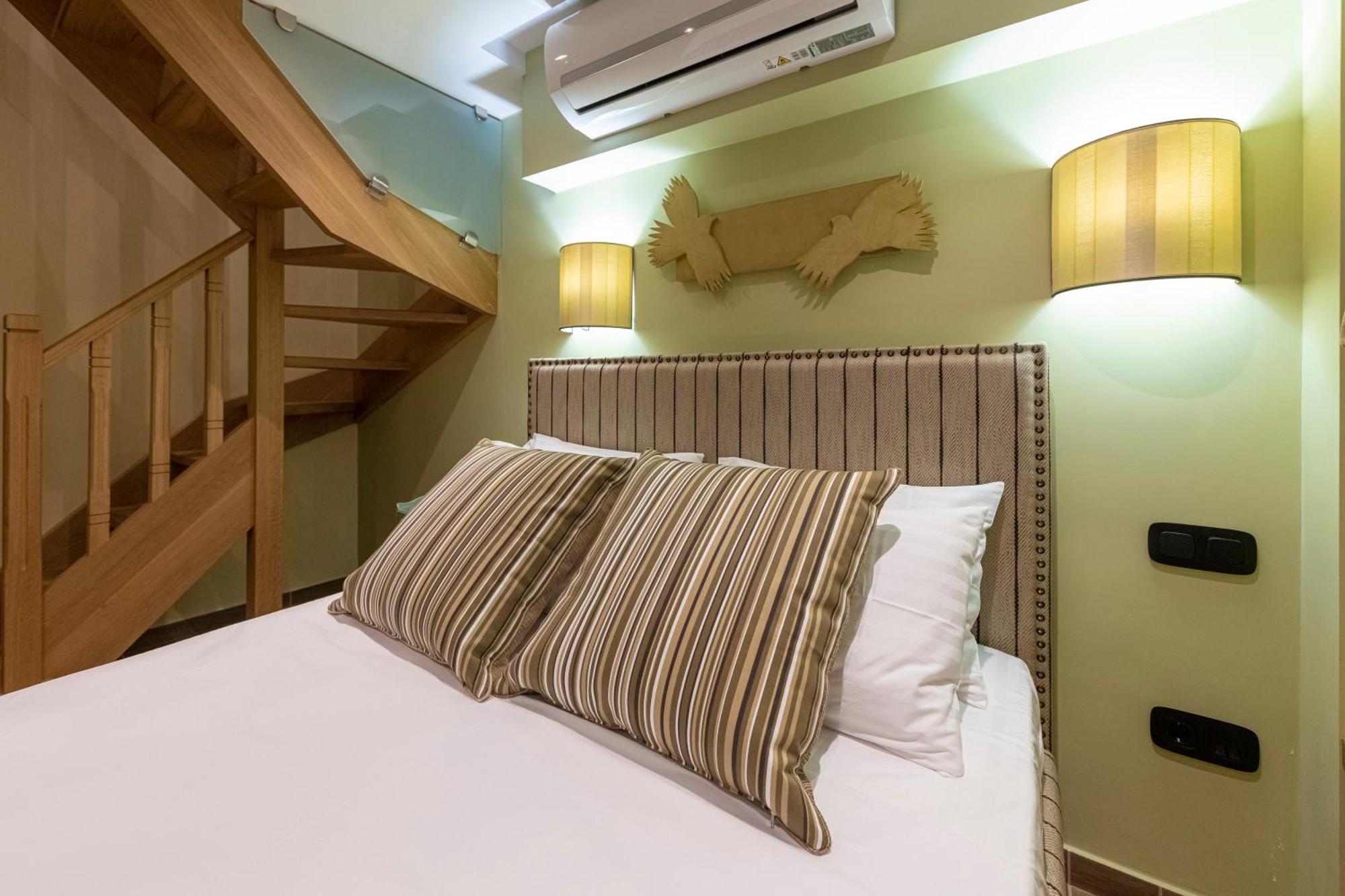 Ipelhome - Plaka Boutique Apartments Athen Exterior foto