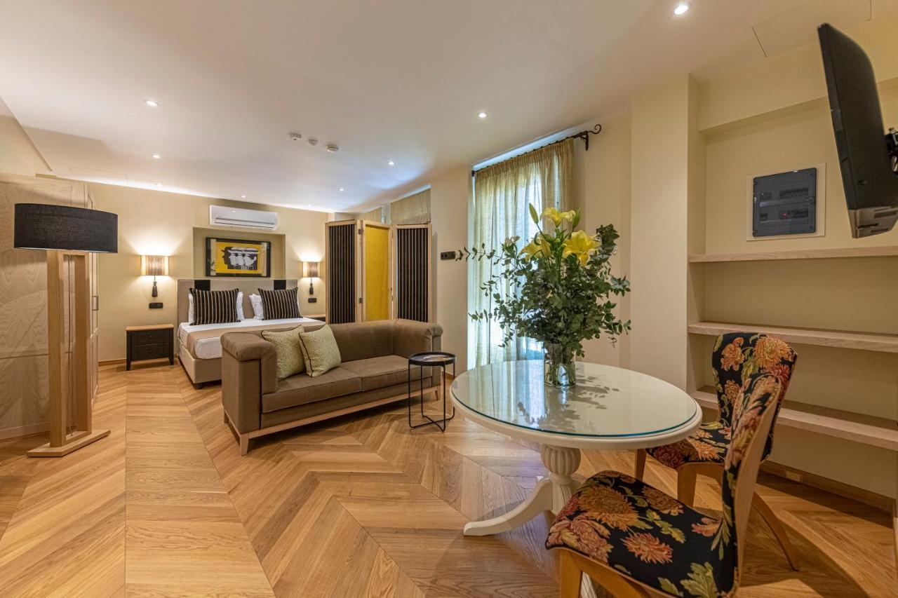 Ipelhome - Plaka Boutique Apartments Athen Exterior foto