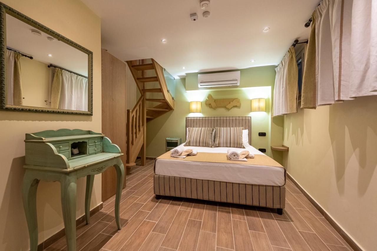 Ipelhome - Plaka Boutique Apartments Athen Exterior foto