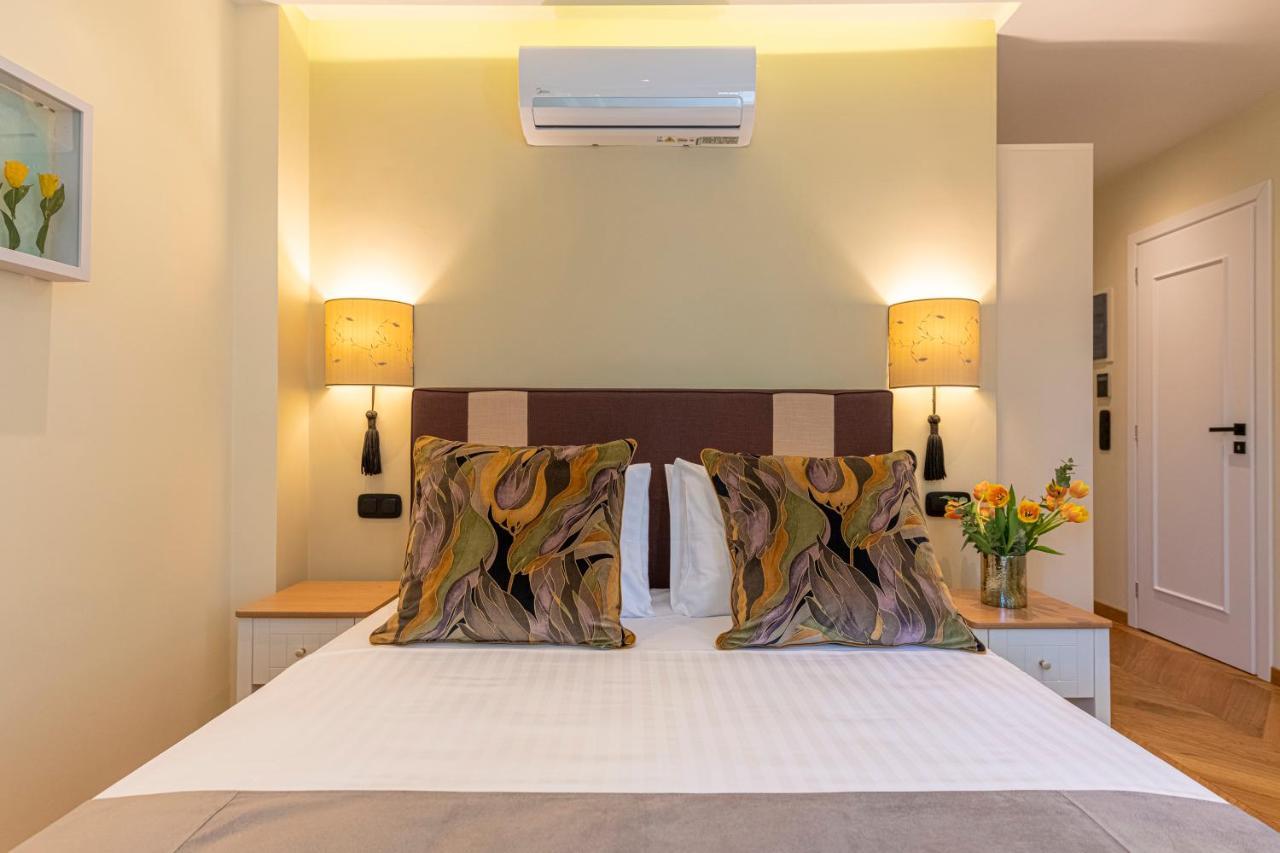 Ipelhome - Plaka Boutique Apartments Athen Exterior foto