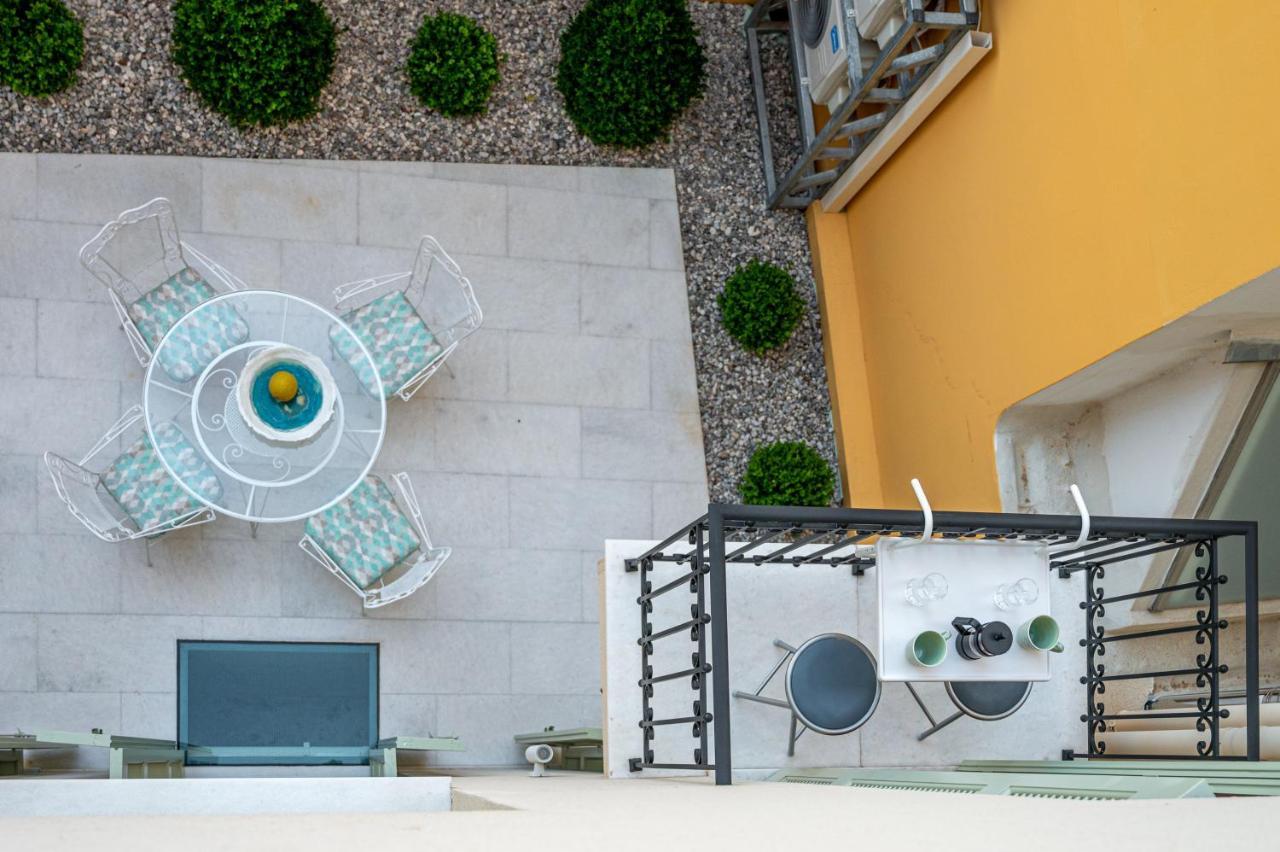 Ipelhome - Plaka Boutique Apartments Athen Exterior foto